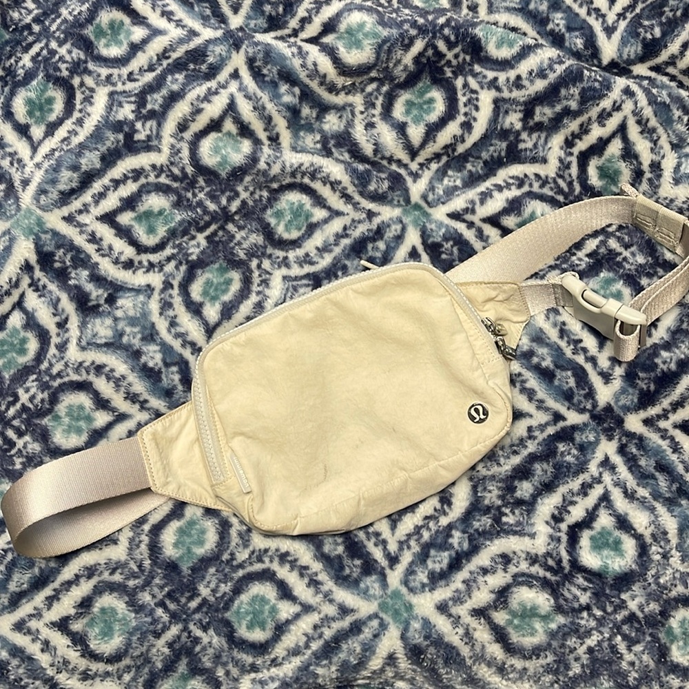Lululemon belt bag
